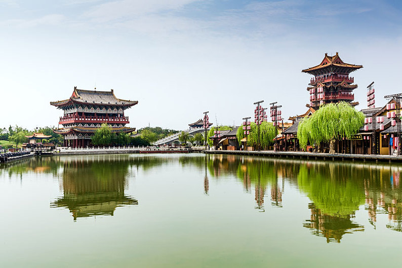 推动文旅文创融合迈向新征程前行前行