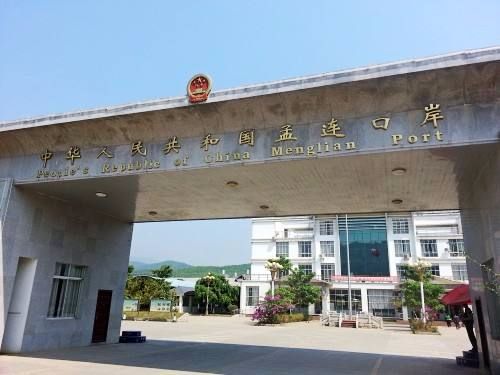 防城港市与越南一河之隔