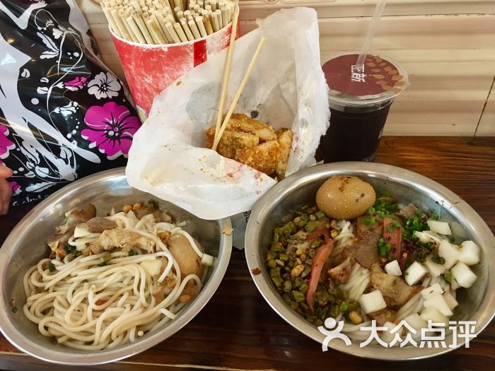 桂林市中心最热闹、人气最旺的步行街(图2) 当地美食在哪里找_当地美食_吃当地美食