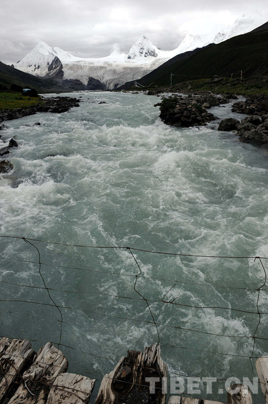 “我的远方在怒江”——石月亮（罗金合摄）