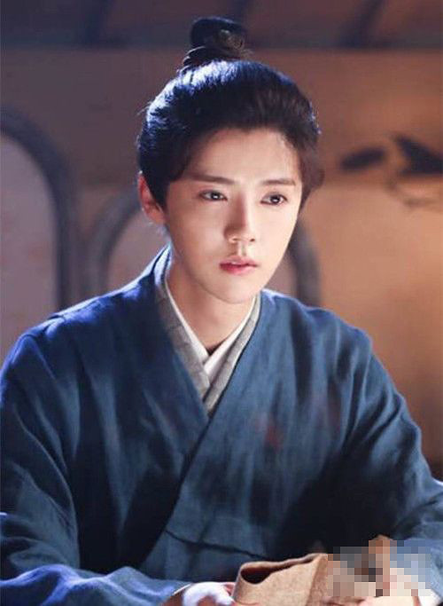 男明星：_明星男神排行榜前十名_明星男照片