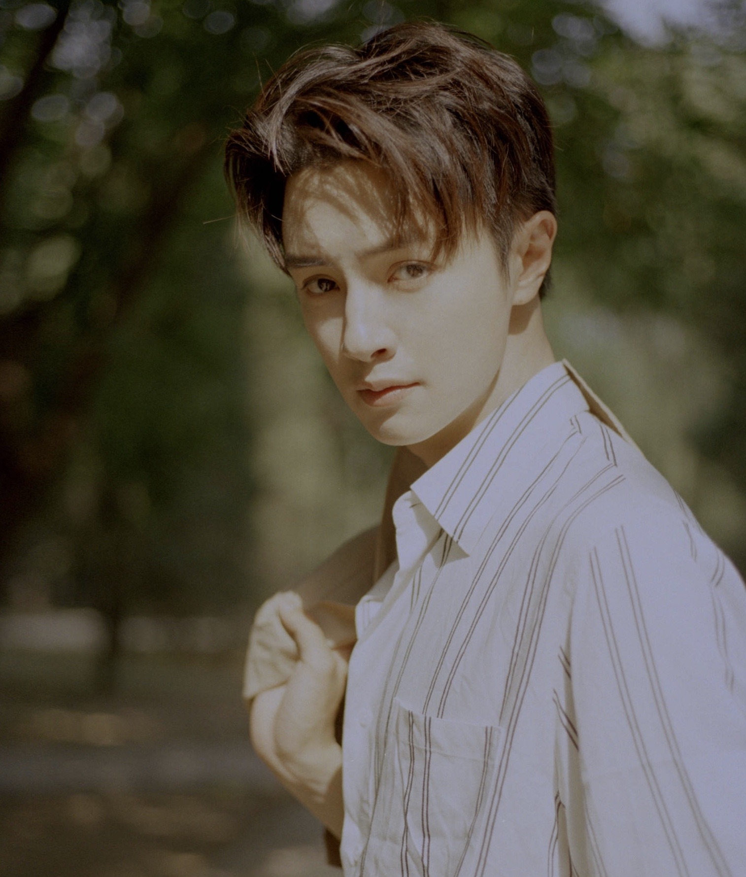 明星男神排行榜前十名_明星男生照片帅气_男明星：