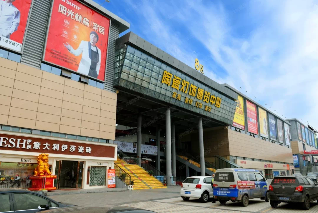 千余客户亲临现场，约200余户商家成交800余套商铺