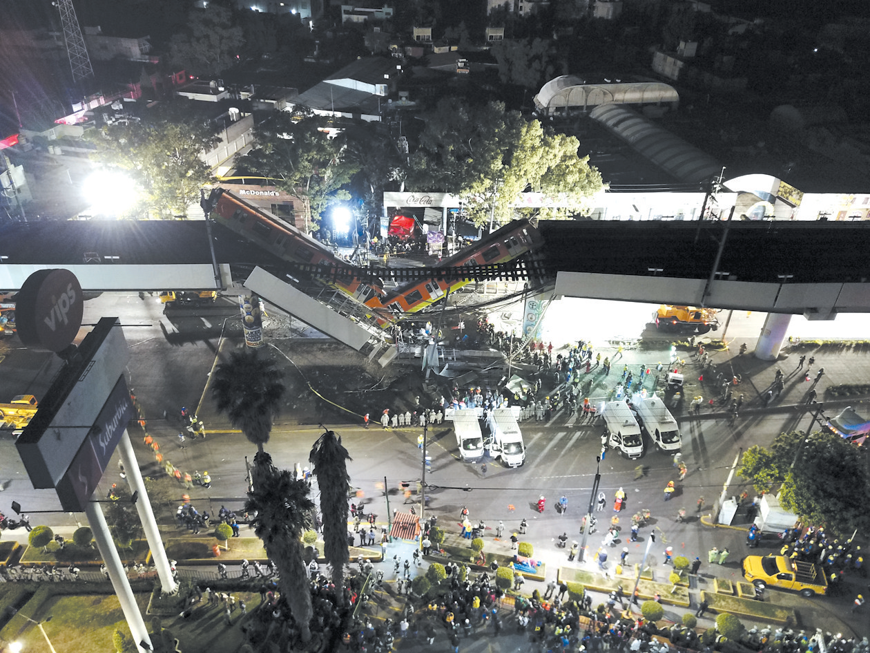 墨西哥一桥梁坍塌致23死约70伤