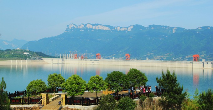 三峡大坝旅游区热度7.9--坪镇江峡大道