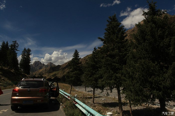 爱你,带你到伊犁盛夏的伊犁