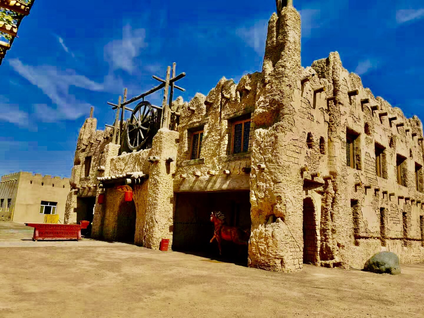 吐鲁番人民精神的化身代表了吐鲁番的象征(图2) 吐鲁番论坛_吐鲁番租房_吐鲁番