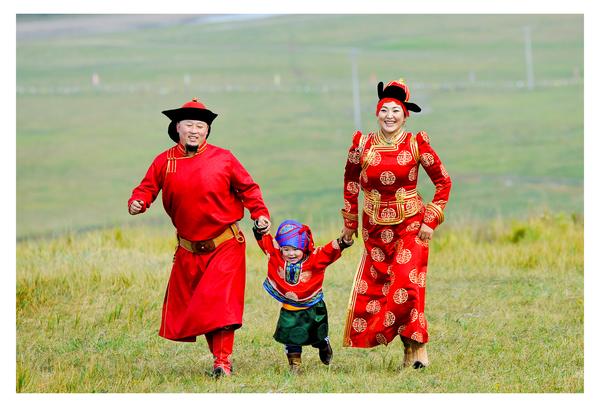 为什么我的眼里常含泪水,因为我对这土地爱的深沉