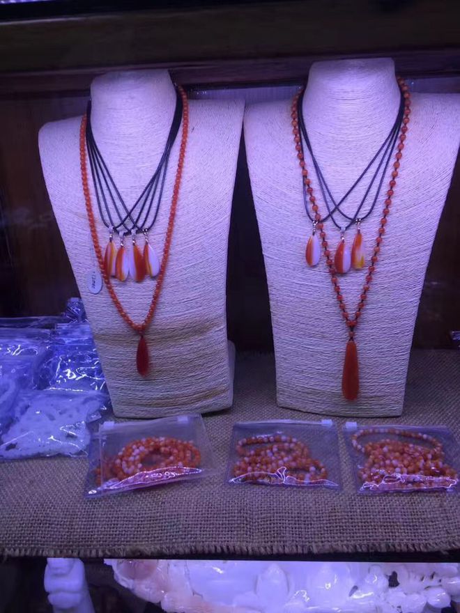 玛瑙：_玛瑙手镯对身体好吗_玛瑙手串价格及图片