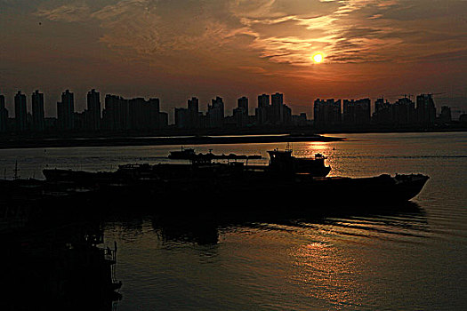 江西最好的城市应该是南昌,南昌连苏州一半都比不上(图2) 赣州峰山赣州旅游网_赣州天气_赣州