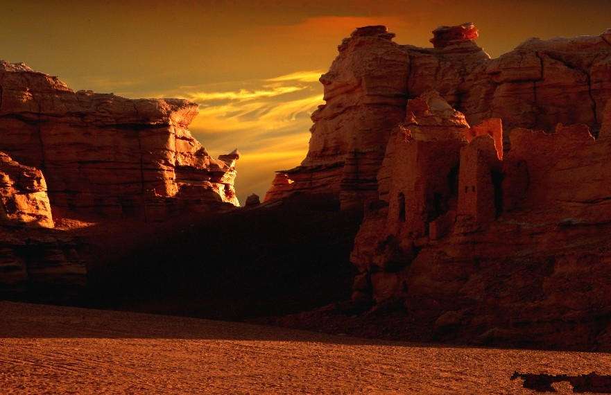 新疆哈密的魔鬼城，看看会不会遇到魔鬼？