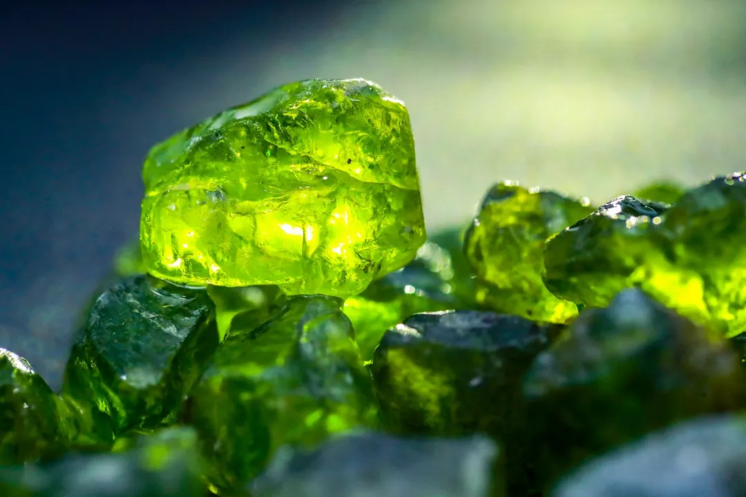 宝石gem_宝石：_宝石偏光镜在宝石鉴定中的作用