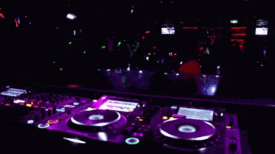 （TM文化传媒赞助这天气是真TM凉快要不是周二我才懒得起来码字呢？）