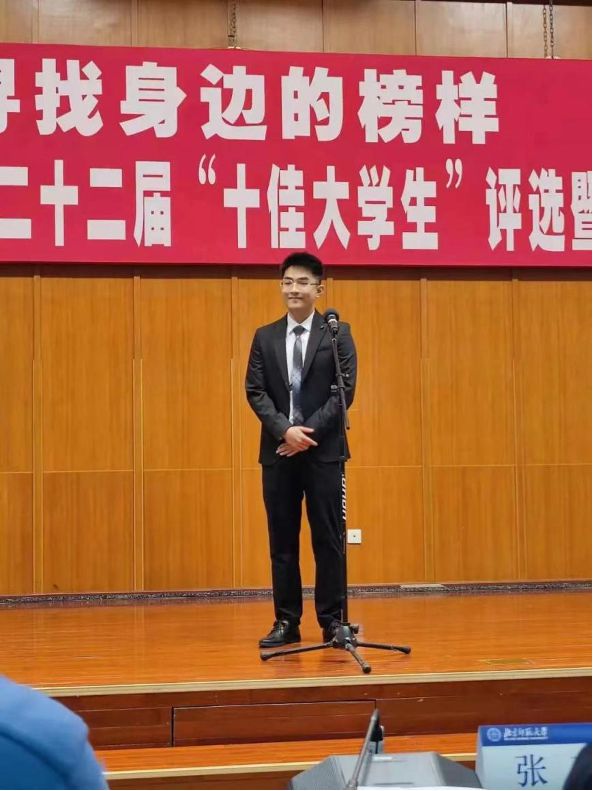 如何在“网红”影响下引导大学生群体正确对待(图2) 网红:_网红推广红咖社_一个代购网红店红