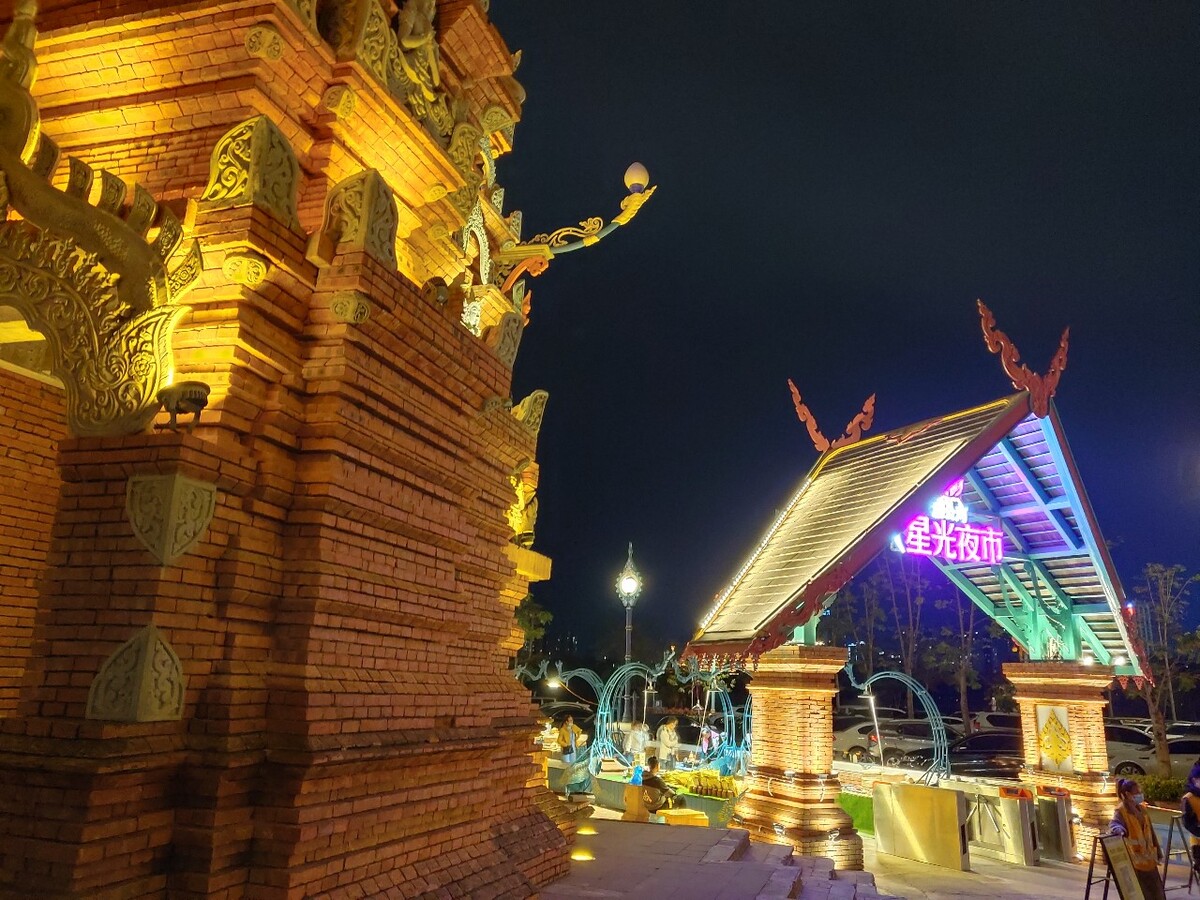 我的家乡在合肥，中途要转机，所以晚上才到西双版纳