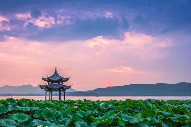 景区内的旅游体验感很差,却被网友所诟病(图2) 景区:_景区闸机检票系统_景区回应女子下跪大哭