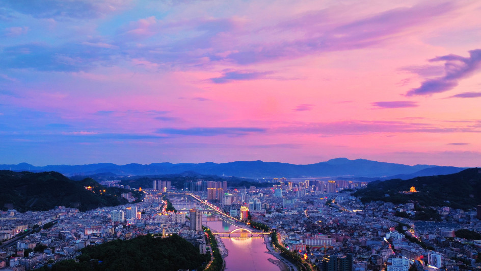 中日在东海划界上为何各执一词?