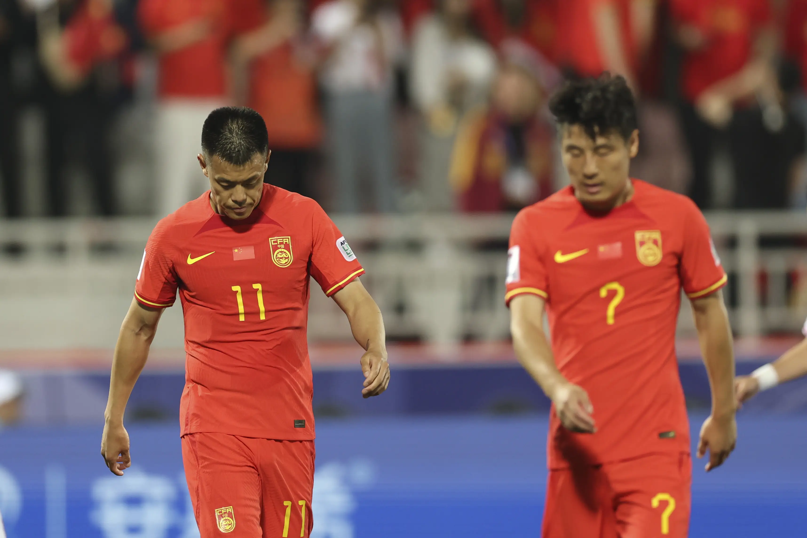 国足直播在线直播观看免费_国足今日拍摄全家福_国足：