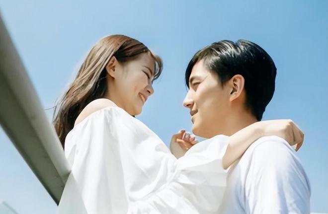 老男人小男人喜欢什么样的女生_美女乳房给男人男人推油视频_男人：