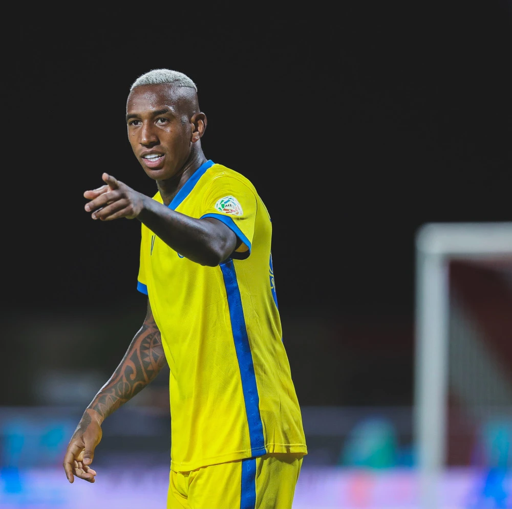 足球：_天下足球之疯狂的足球_足球即时比分