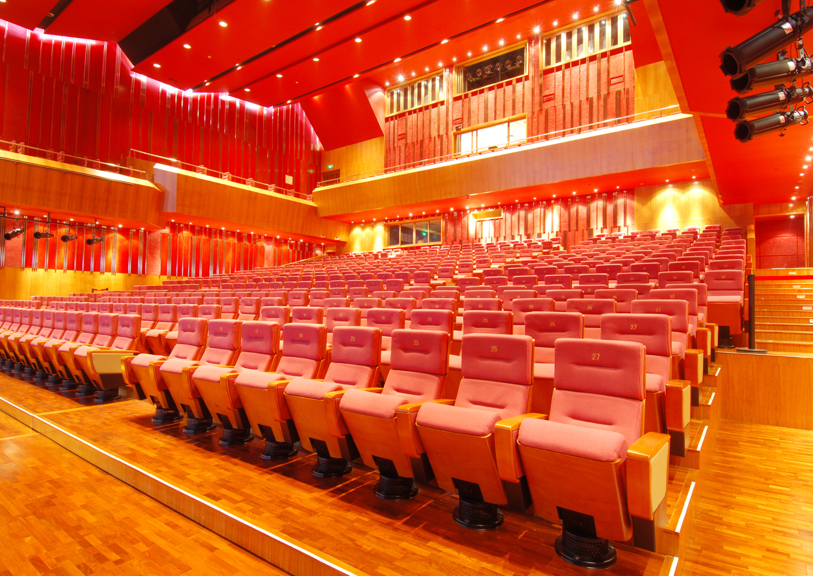 广西南宁的三街两巷，曾有一黄一白两只狮子