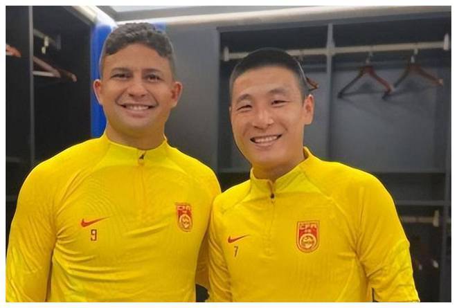 国足走出半场低迷伊万调节功不可没媒体人