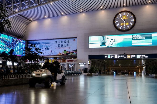 长春站40年：水泥地面长条木椅没有热水