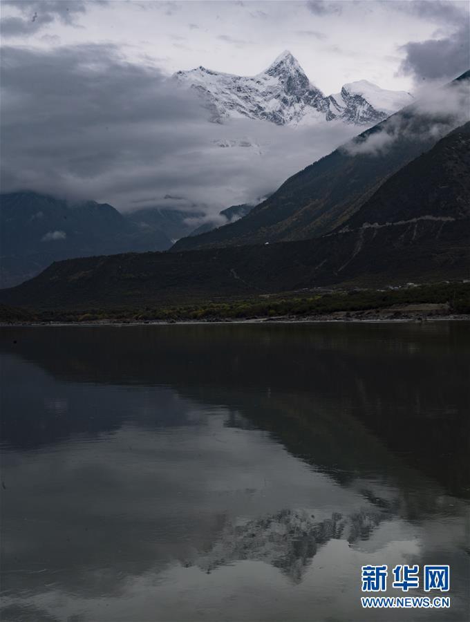 拉萨酒店_拉萨的天空拉萨是_拉萨