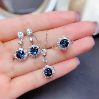 10款最受明星女神欢迎的爆款戒指与项链接下来