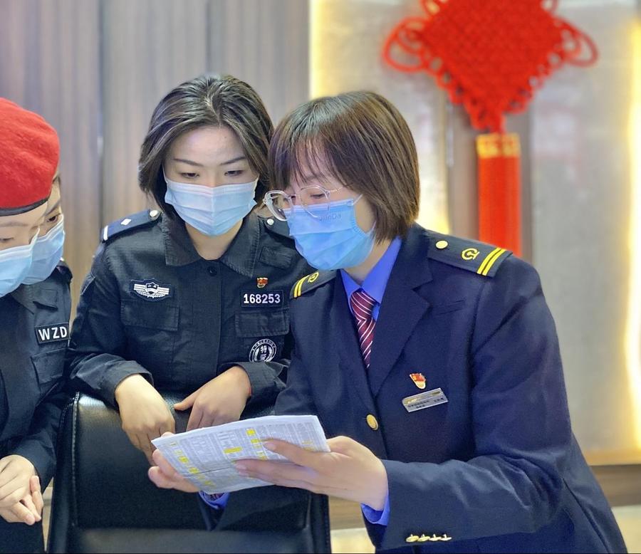 济南站客运车间客服中心值班站长王孜慧：为旅客寻找丢失物品