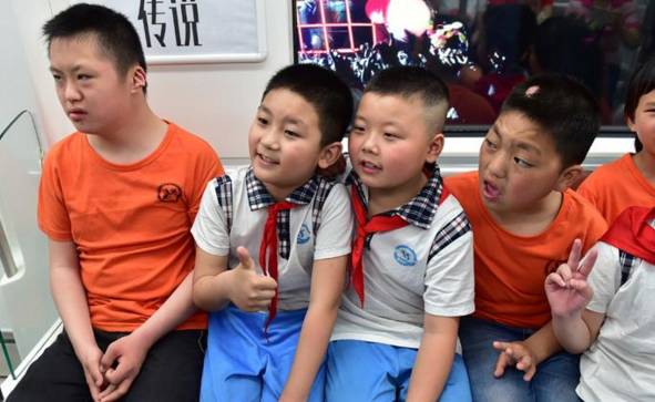 闽侯一渣土车与电动车相撞祖孙两人遭碾压身亡(图2) 惨烈是什么意思_惨烈车祸现场_惨烈