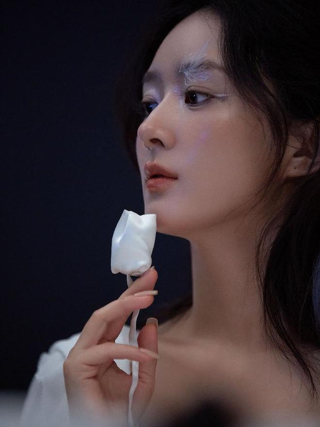 杨幂赵丽颖男人装2017年开年刊封面人物大曝光!