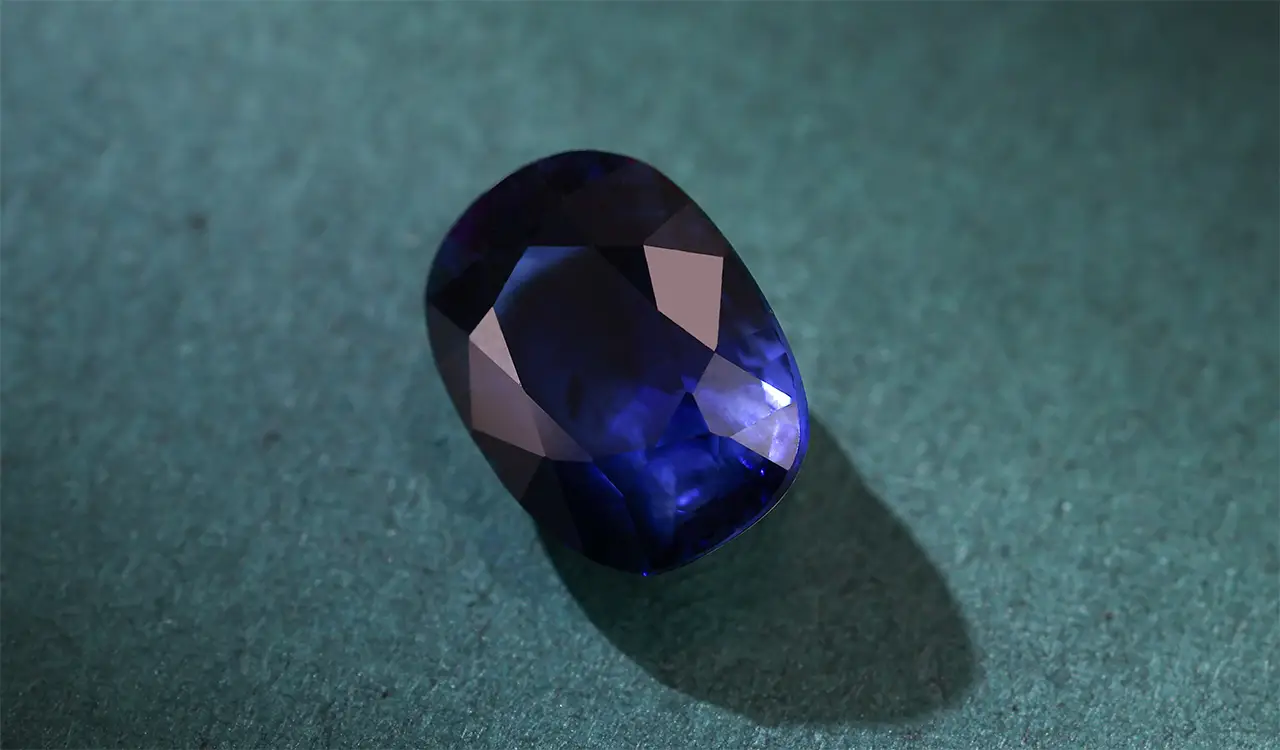 宝石偏光镜在宝石鉴定中的作用_宝石和翡翠的区别_宝石：