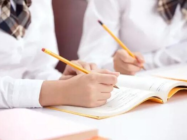 教育部等十三部门印发关于规范面向中小学生的非学科类校外培训的意见