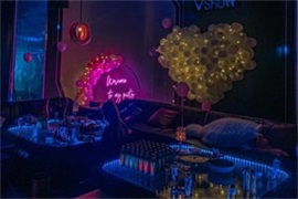 深圳酒吧文化资讯：社交新天地——如何成为酒吧文化中的行家里手(图1)