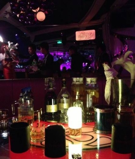 西安KTV夜总会预定大比拼：这些热门场所你绝对不能错过！(图1)