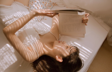 成都武侯区中端商务ktv招聘,工资日结1500-2500长期包住,报销路费。