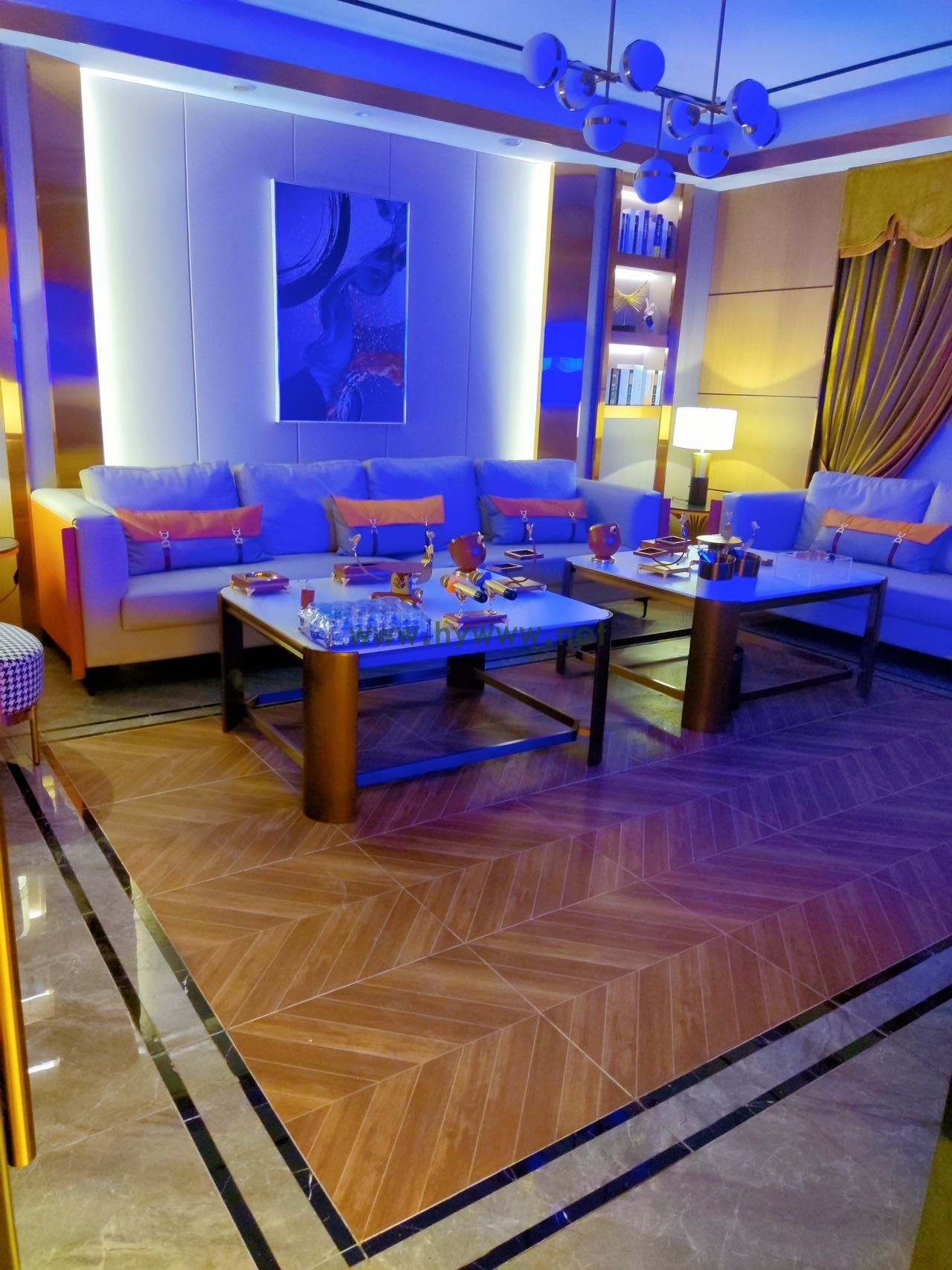 深圳福田商务KTV点场招聘女模特稳定上班生意好时间自由安排上一个小时一样有工资